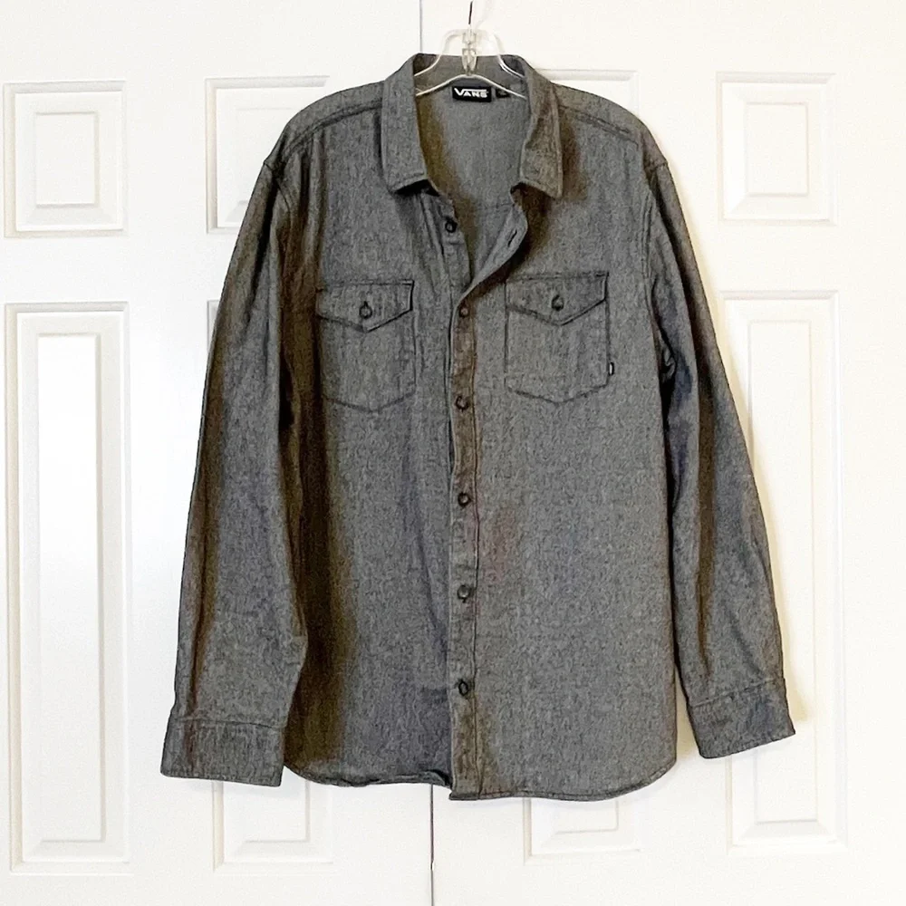 VANS gray button down long sleeve shirt jacket. Size Men's Extra Large XL
